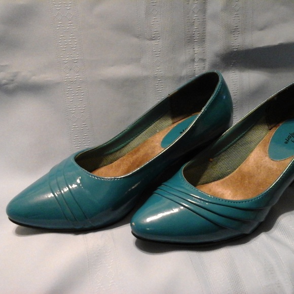 Heavenly Comfort Vintage Teal Woman's Pumps - Picture 2 of 5
